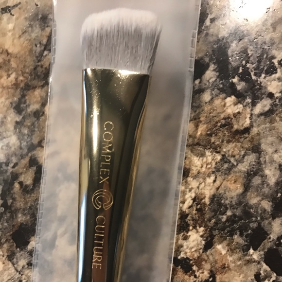 Makeup brush - Picture 2 of 3